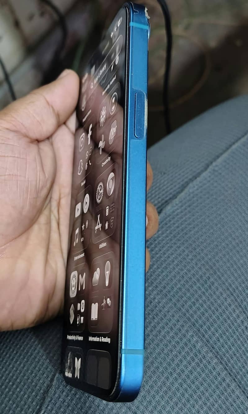 Apple iPhone 13 2