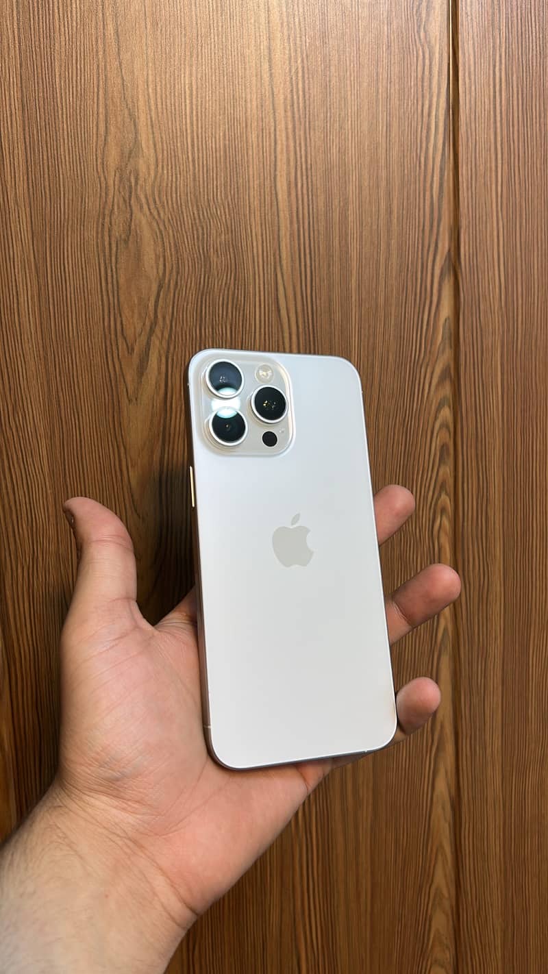 Apple iPhone 15 Pro Max 1