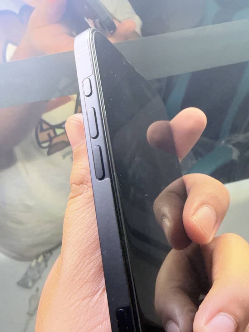Apple iPhone 16e 2