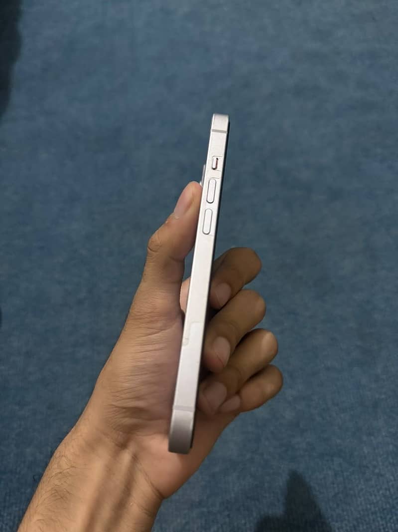 Apple iPhone 14 3