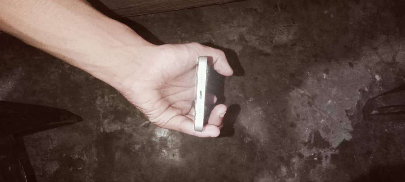 Apple iPhone 13 4