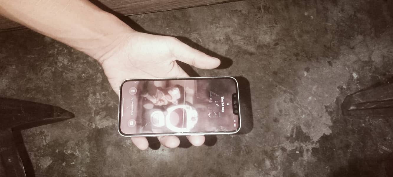 Apple iPhone 13 7