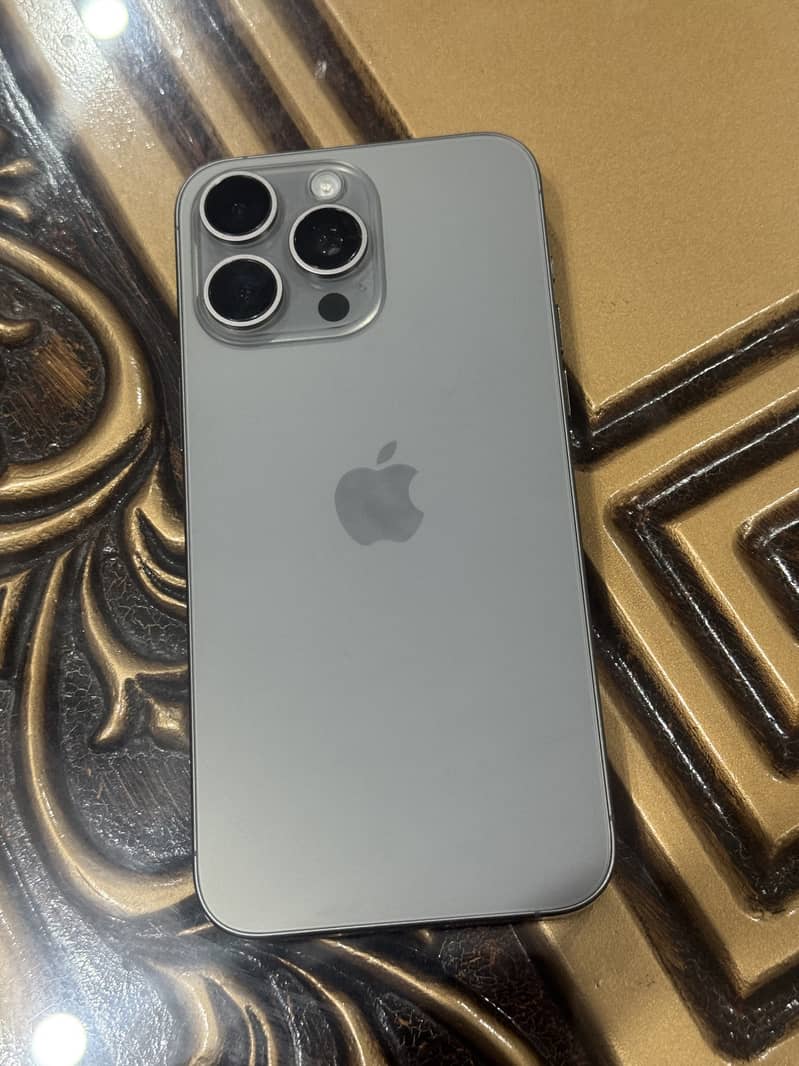 Apple iPhone 15 Pro Max 1
