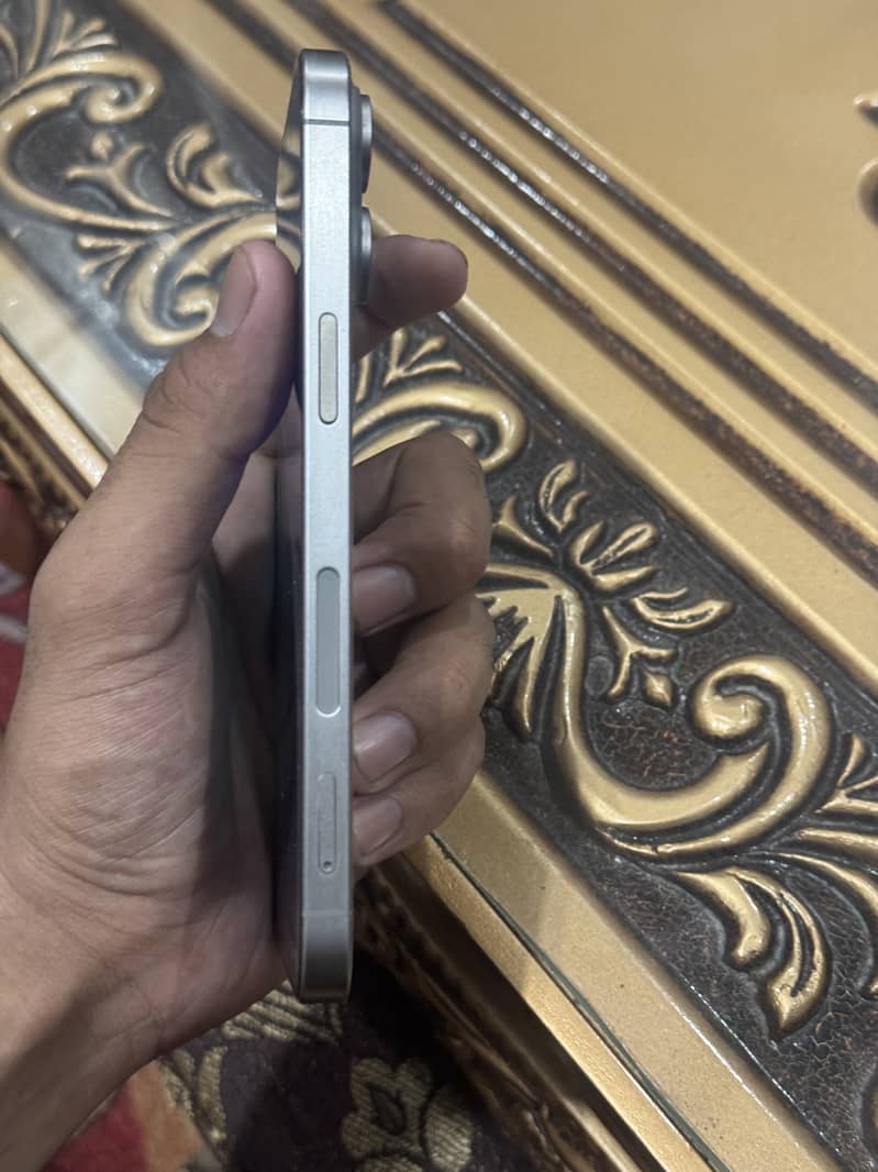 Apple iPhone 15 Pro Max 4