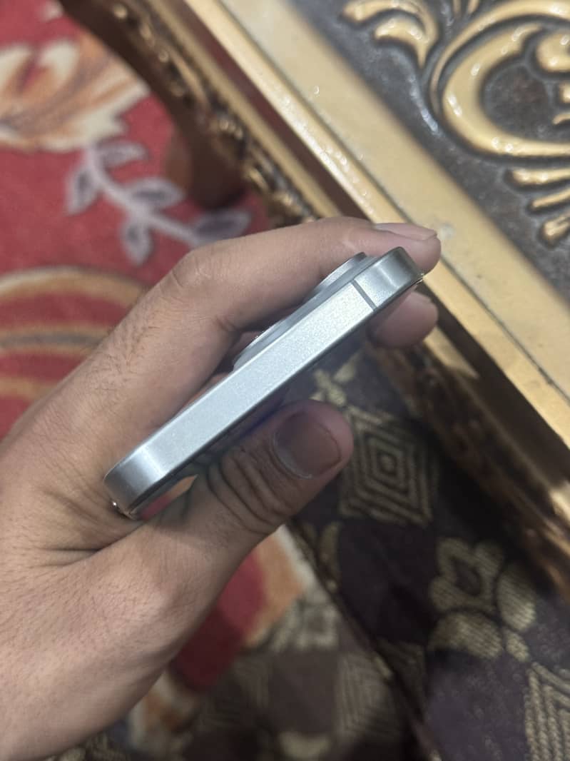 Apple iPhone 15 Pro Max 6