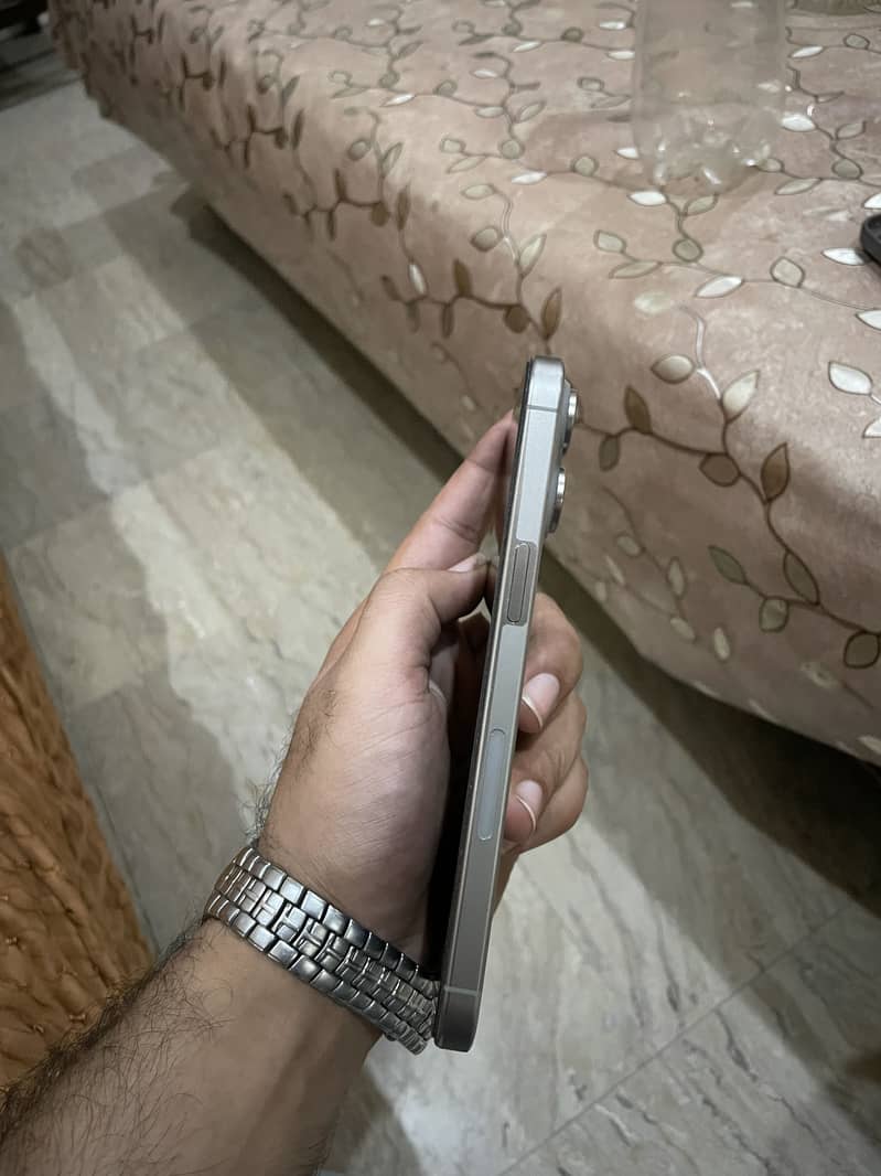 Apple iPhone 15 Pro Max 1
