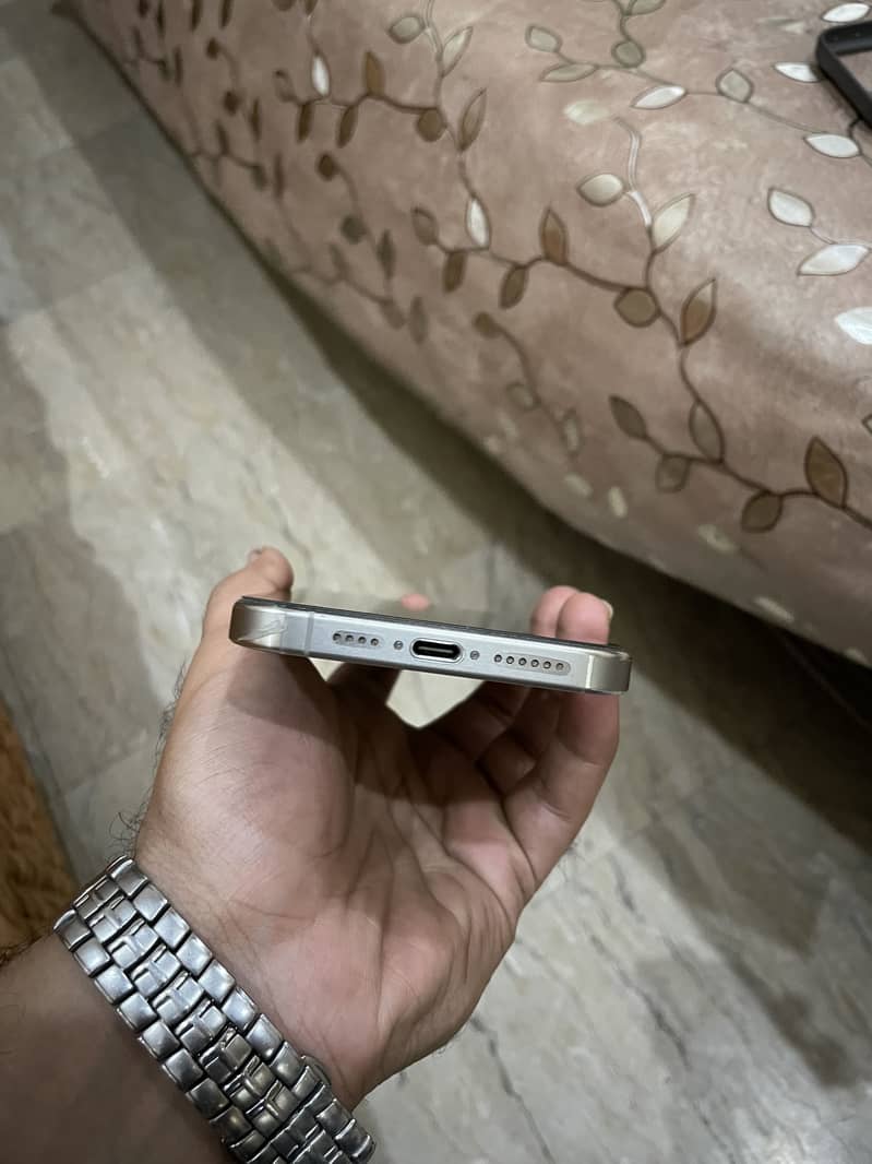 Apple iPhone 15 Pro Max 3