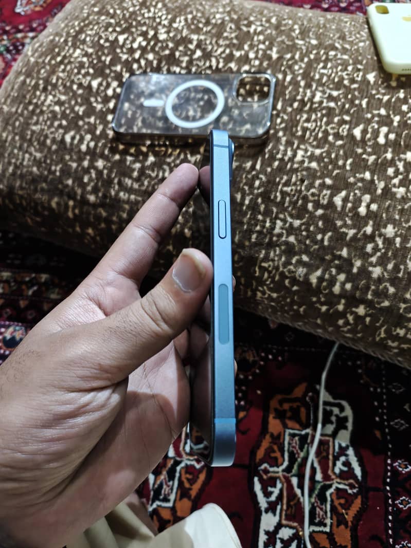 Apple iPhone 14 4