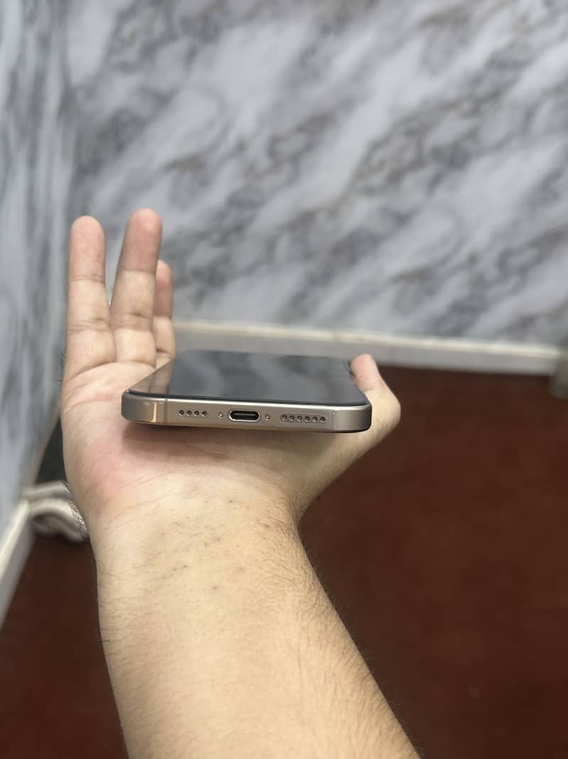 Apple iPhone 16 Pro Max 6