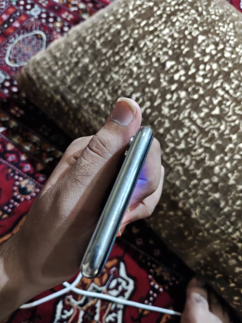 Apple iPhone X 3