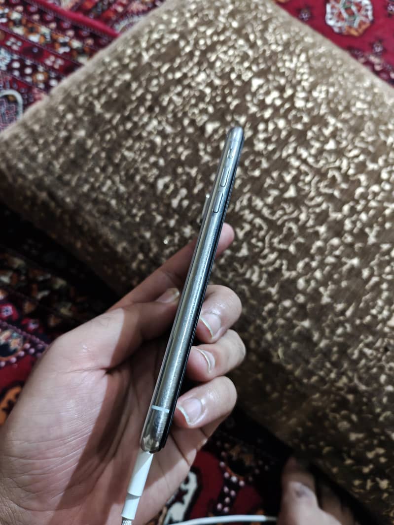 Apple iPhone X 6