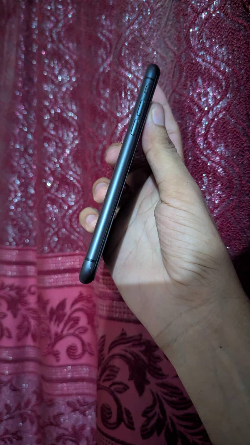 Apple iPhone 11 3