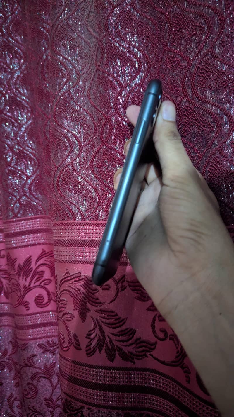 Apple iPhone 11 4
