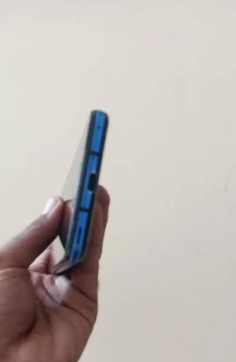 Sharp Aquos R5G pta 4
