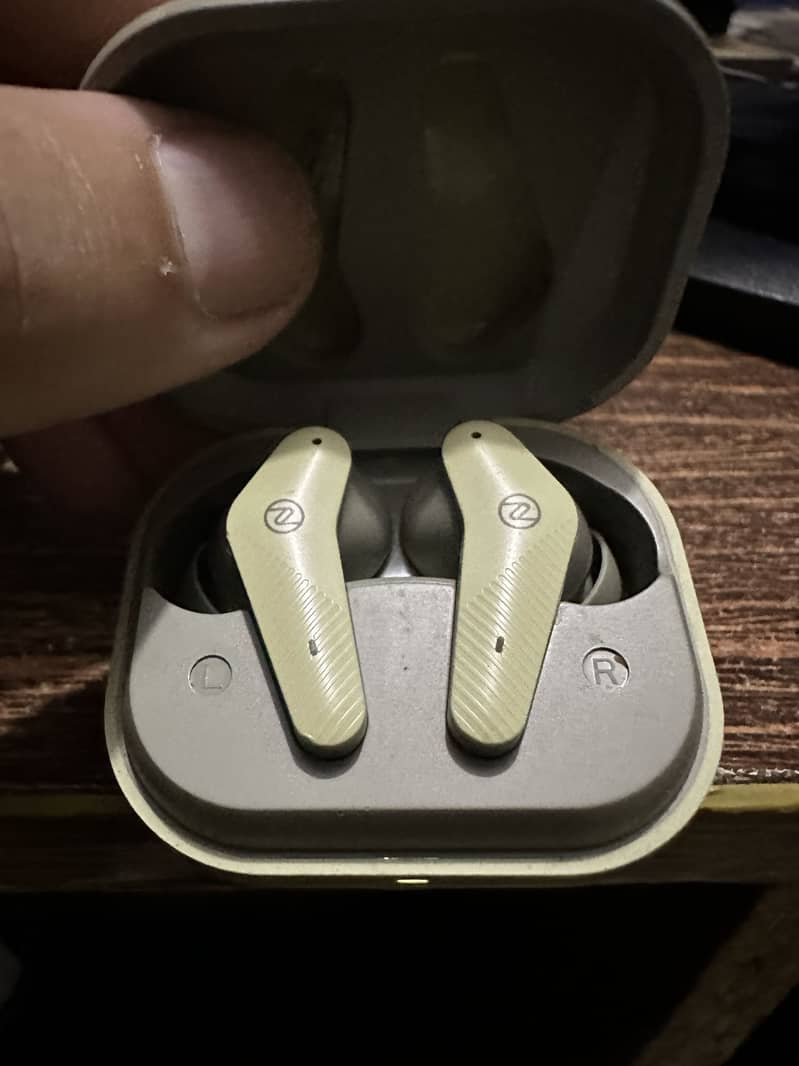 Audionic zero airbuds 1
