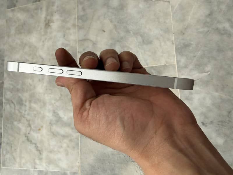 Apple iPhone 17e 2