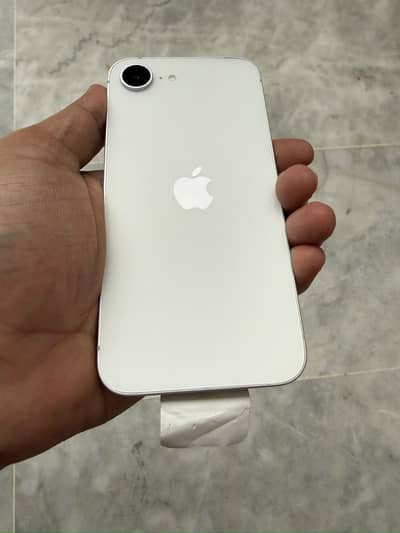 Apple iPhone 17e