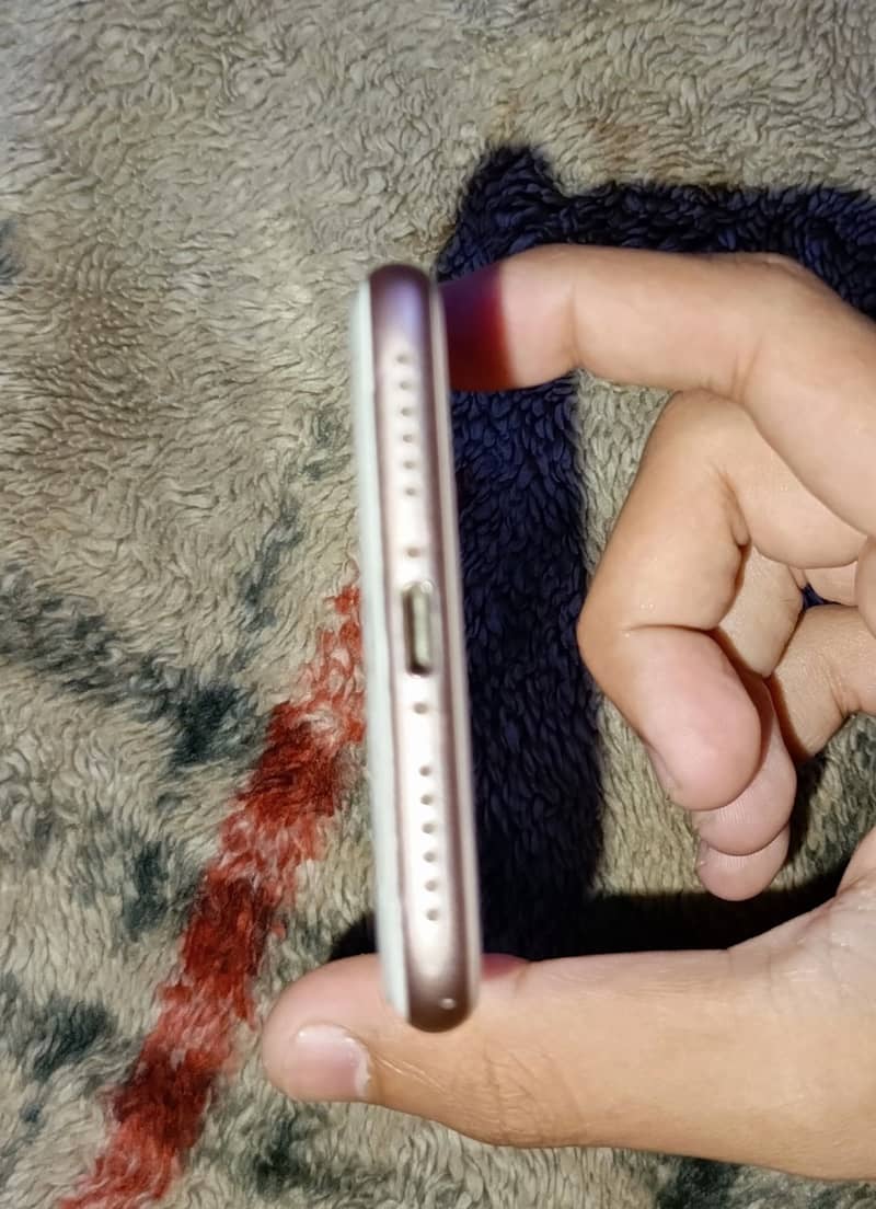 Apple iPhone 8 3