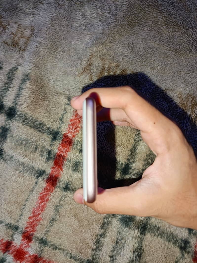Apple iPhone 8 4