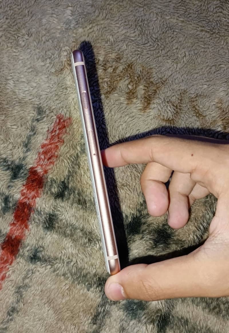 Apple iPhone 8 6