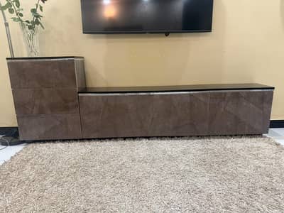 LCD Console with Center Table