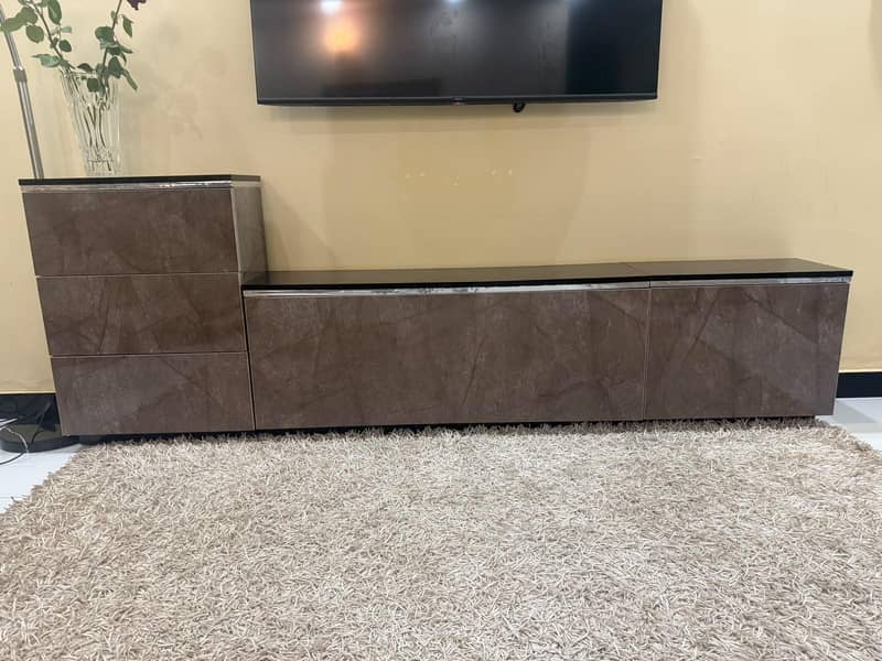LCD Console with Center Table 0