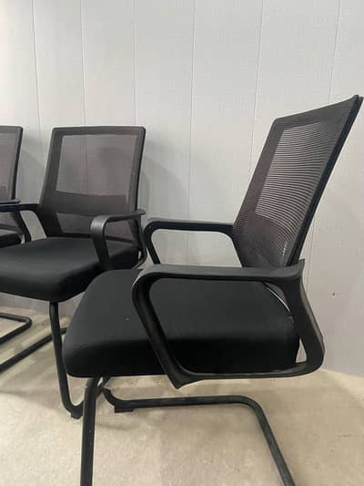 Visitor chair / Office chair