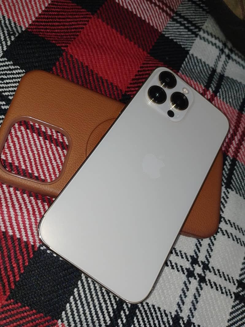 Apple iPhone 13 Pro Max 0