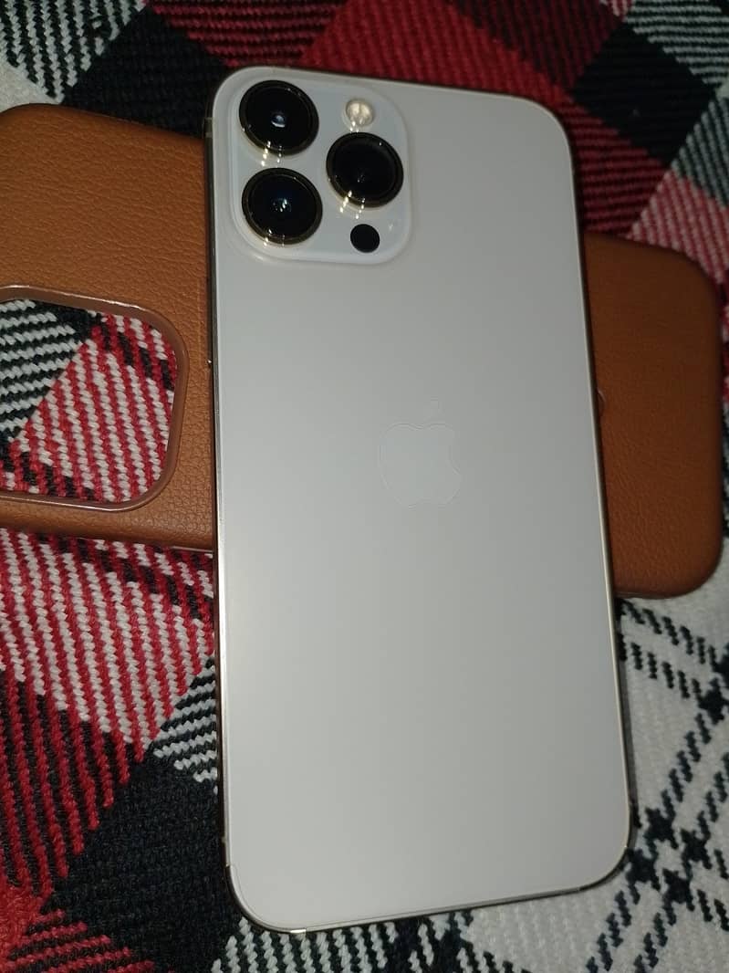 Apple iPhone 13 Pro Max 1