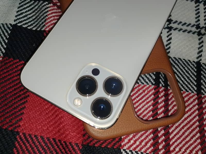 Apple iPhone 13 Pro Max 4