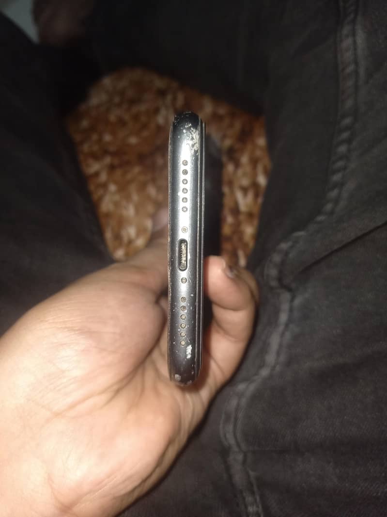 Apple iPhone 11 3