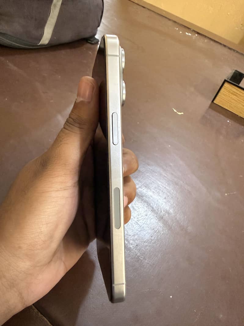 Apple iPhone 15 Pro Max 2