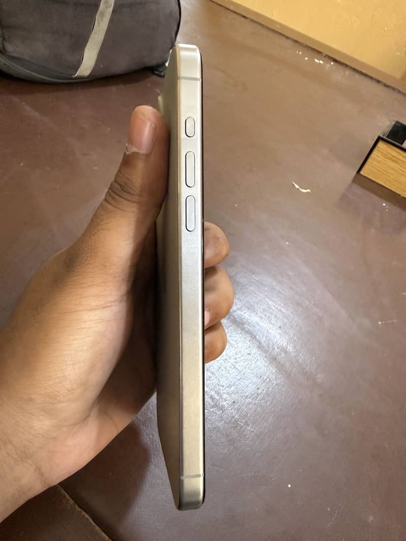 Apple iPhone 15 Pro Max 3