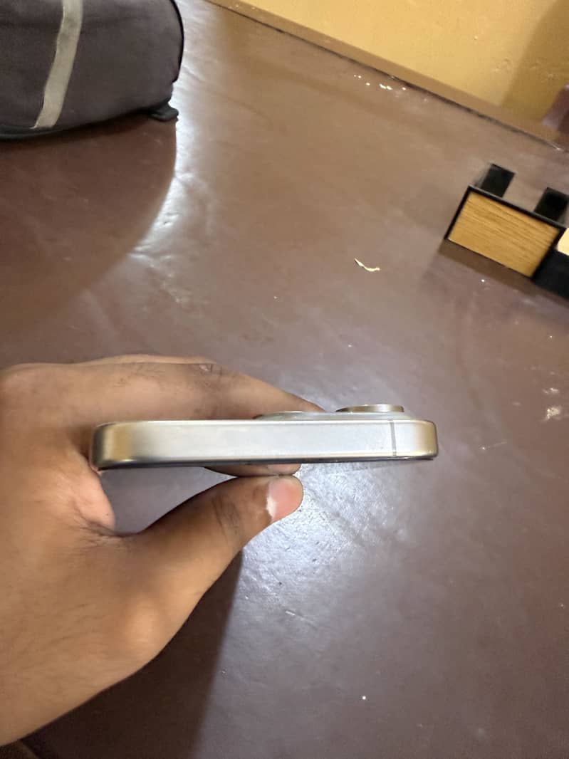 Apple iPhone 15 Pro Max 4
