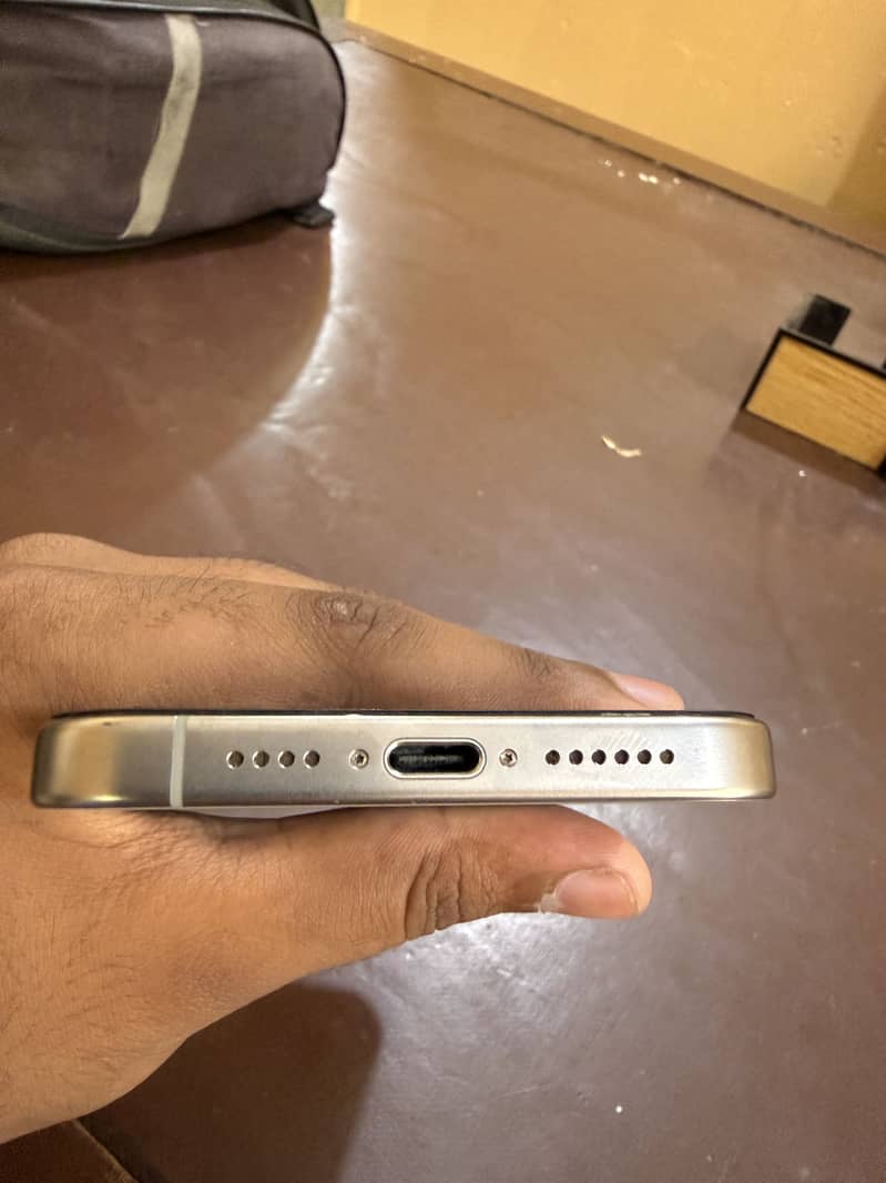 Apple iPhone 15 Pro Max 6