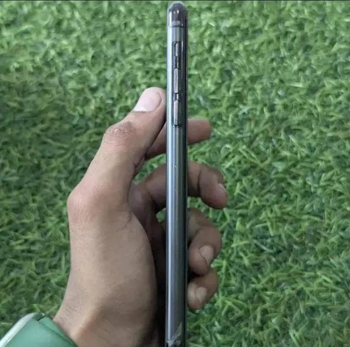 Apple iPhone 11 Pro 1