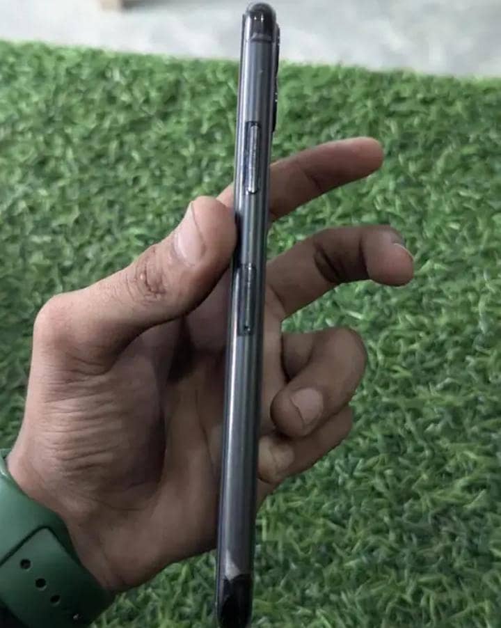 Apple iPhone 11 Pro 2