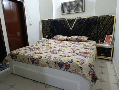 4 Piece furniture set without mattress.