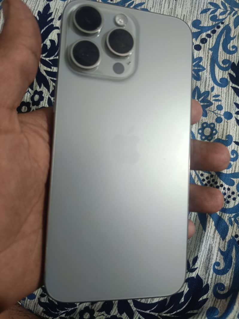 Apple iPhone 15 Pro Max 0
