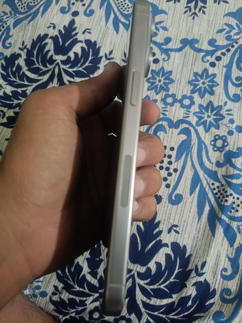 Apple iPhone 15 Pro Max 1