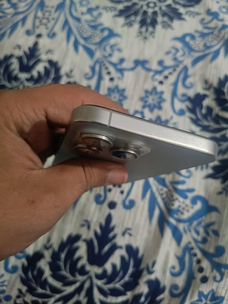 Apple iPhone 15 Pro Max 5