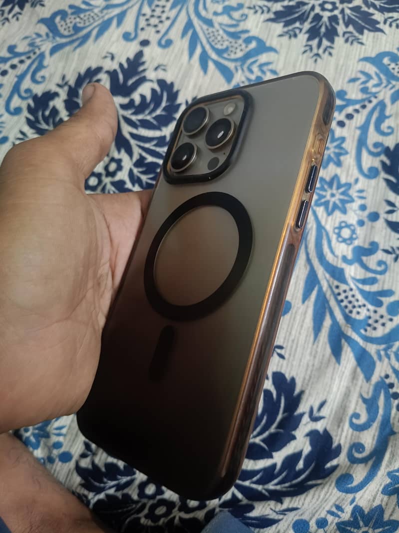 Apple iPhone 15 Pro Max 6