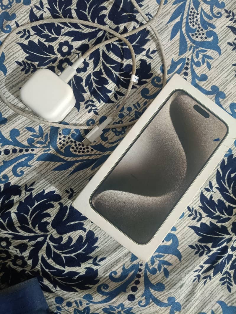 Apple iPhone 15 Pro Max 9