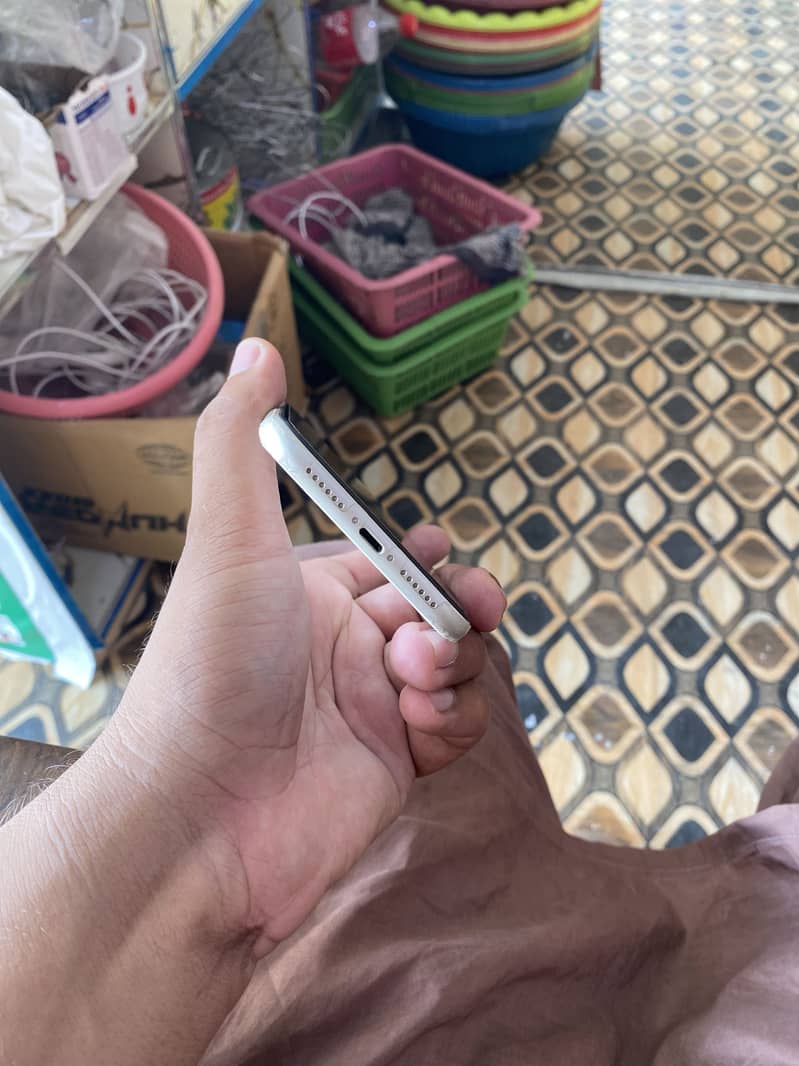 Apple iPhone 11 0