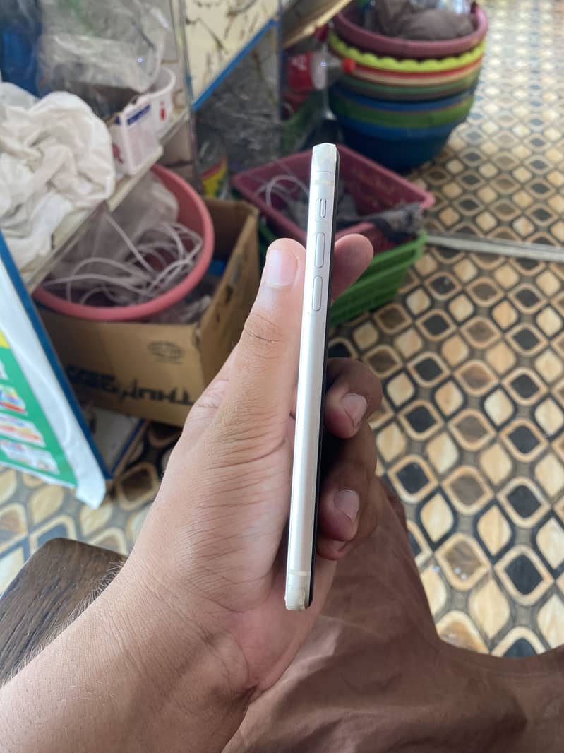 Apple iPhone 11 3