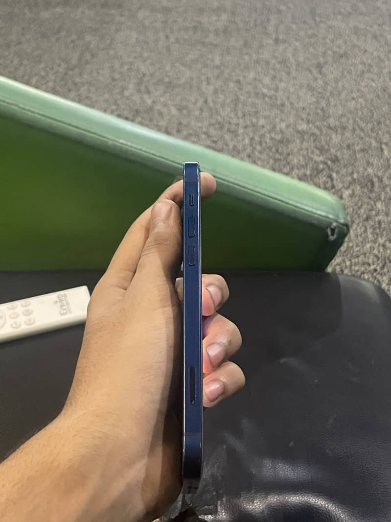 Apple iPhone 12 0
