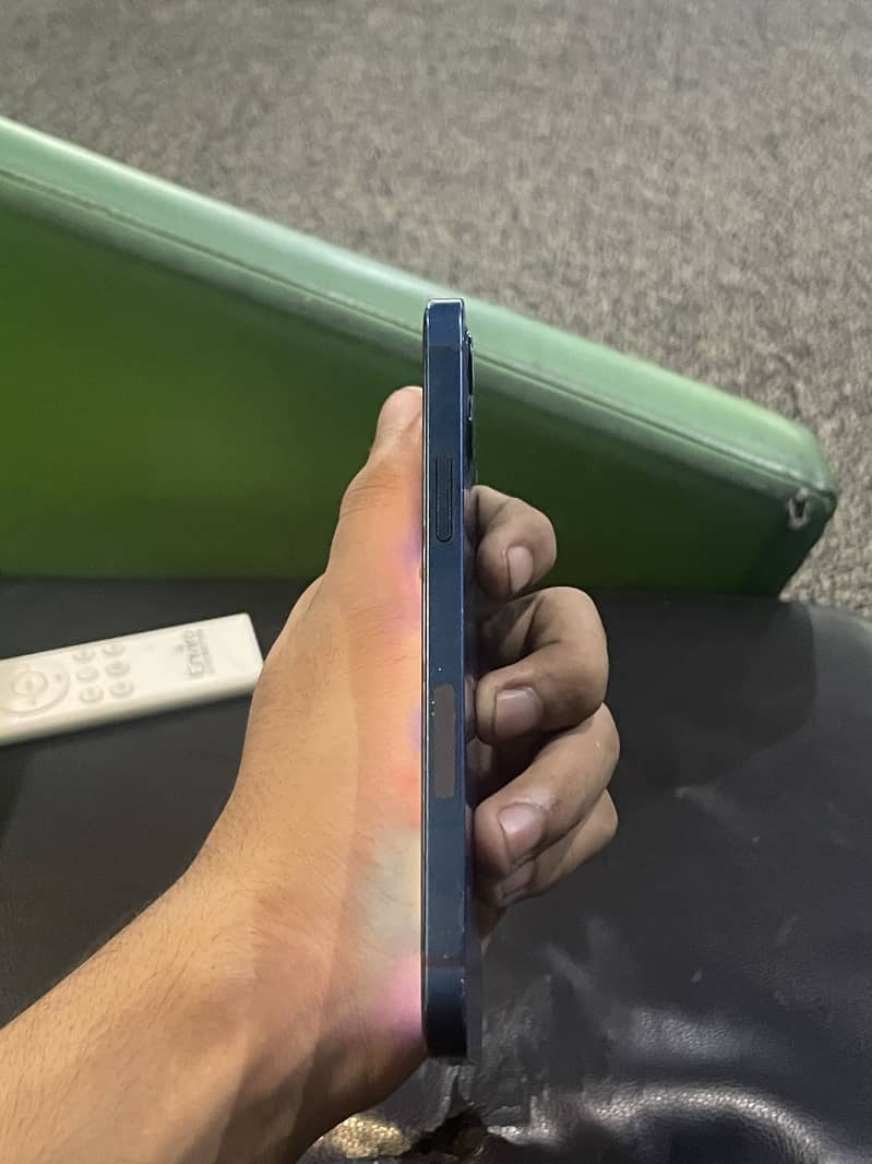 Apple iPhone 12 3