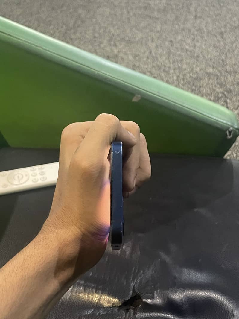 Apple iPhone 12 6