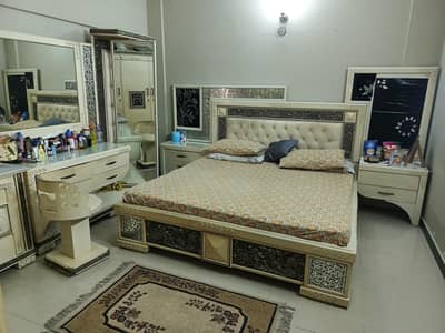 full bedroom set with accessories