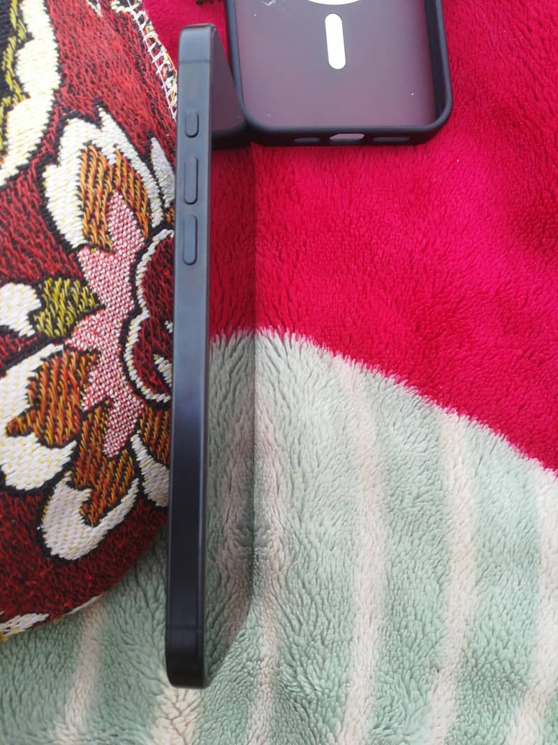 Apple iPhone 15 Pro Max 3